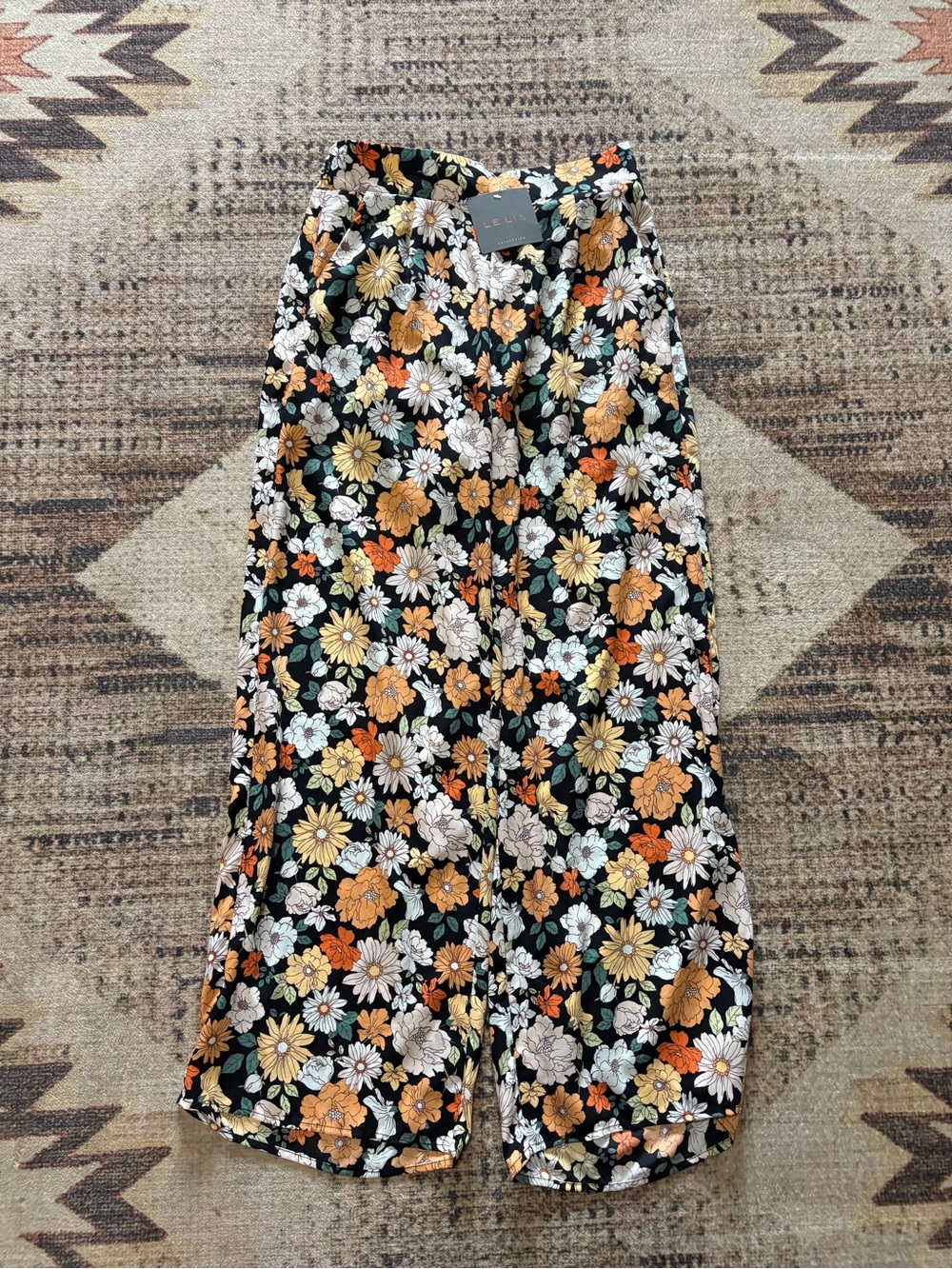 Le Lis NWT Floral Pants Size Medium